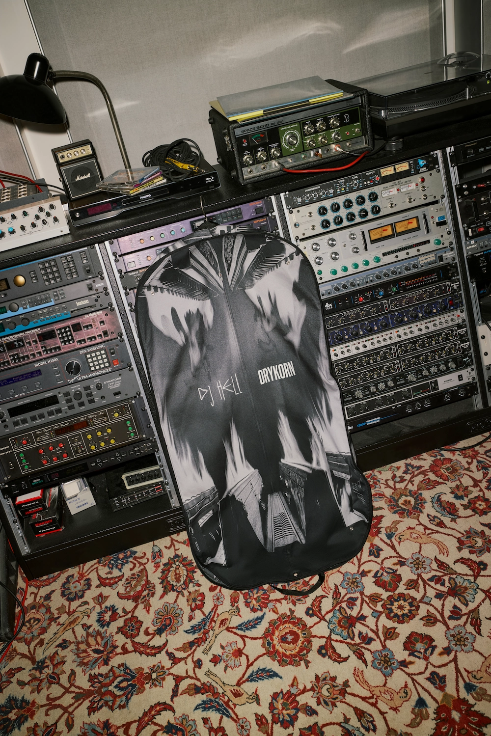 SUIT_BAG_HELL